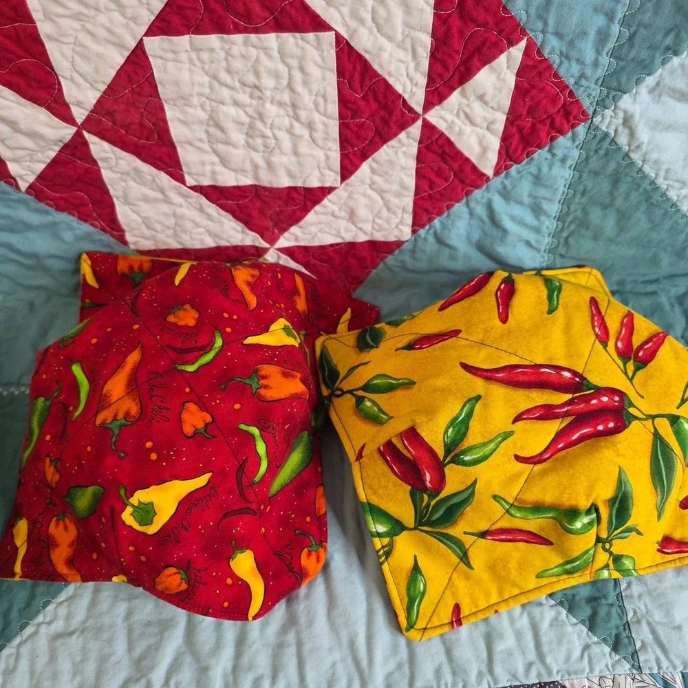 Medium Size Bowl Cozy Set Reversible Chili Pepper Red Yellow Kitchen 2pc 8.5in